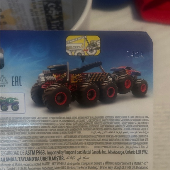 Monster Trucks Big Rigs - Bone Shaker TOW TRUCK - Picture 9 of 9